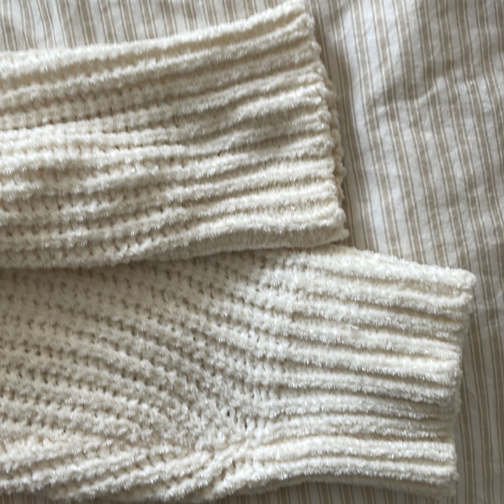 Uo Sweater - image 3